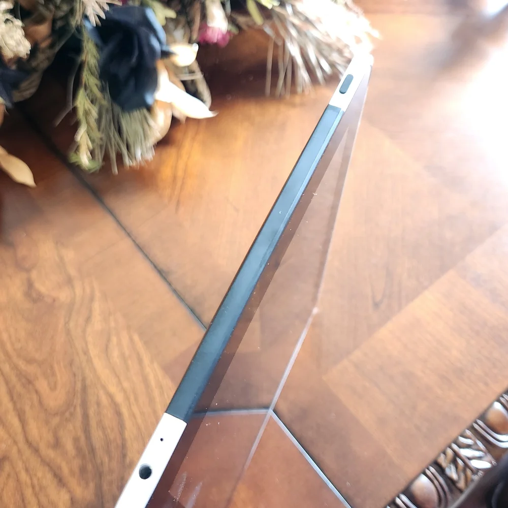 Apple iPad 32GB in Classic Silver For Parts Only